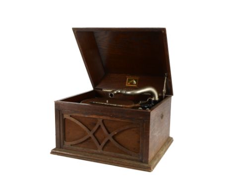 Table grand gramophone: an HMV Model 104, in oak case (no soundbox, damage to corner of lid) 