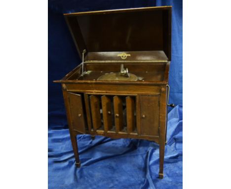 Cabinet gramophone: a Columbia Model 153 oak console cabinet gramophone with No 8 soundbox and bifurcated internal horn – 30 