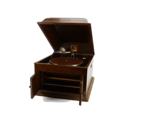 Table grand gramophone: an HMV Model 108 in oak case (no soundbox or winder) 