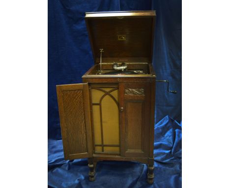 Cabinet gramophone: an HMV Model 163, with 5a soundbox, in oak case good condition, but motor runs unevenly. Old scratches on
