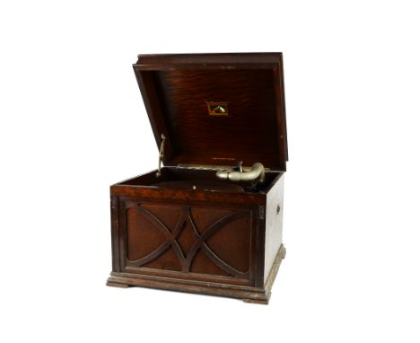 Table grand gramophone: an HMV Model 130, with 5a soundbox, in oak case 