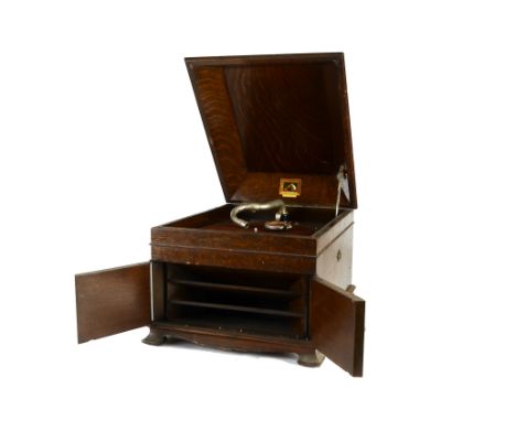 Table grand gramophone: an HMV Model 126, with No 4 soundbox, in oak case with shaped plinth on pad feet (no winder) 