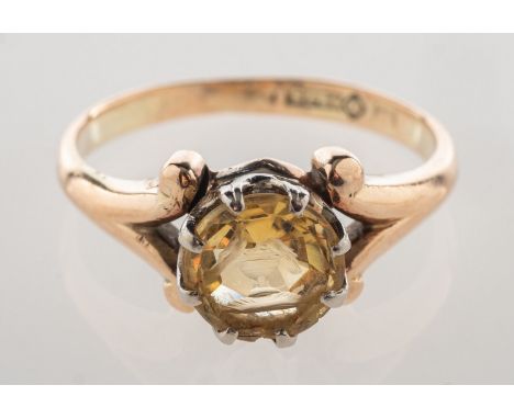 A 9ct gold citrine intaglio ring, the citrine having a carved intaglio of two birds at a bird bath, partial UK hallmark, size