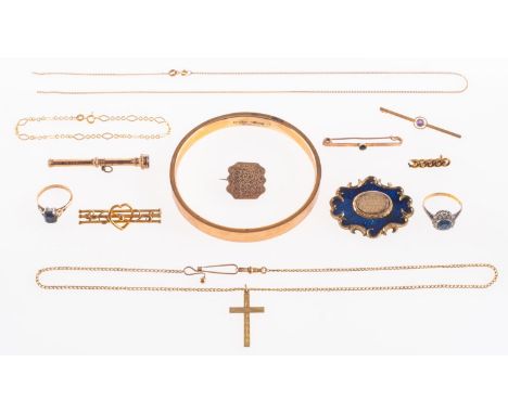 A mixed group of jewellery, including three damaged/broken brooches, all marked 9ct, (one with metal pin), total gross weight