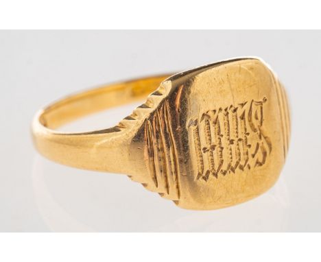 An 18ct gold signet ring, monogrammed, UK hallmark, size O1/2, 4.4grams.