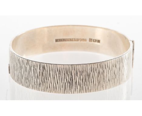 A mid-century silver bangle, by Bracelon, of textured finish, hinged , UK hallmark, Birmingham, 1973, inner diameter approx. 