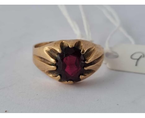 A gents garnet set signet ring, 9ct, size R, 3.6 g.