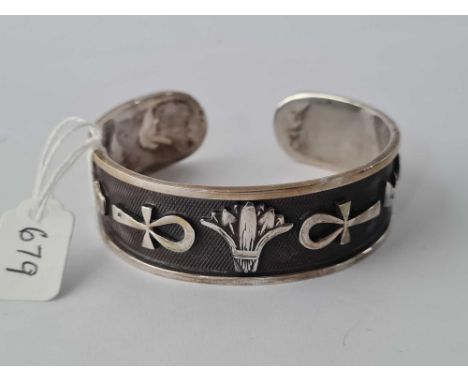 An Egyptian silver bangle, 35 g.