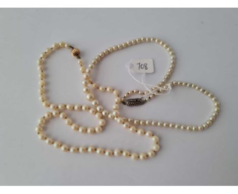 Two rows of pearl, 1 with 9ct clasp