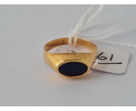 Unusual vintage 18ct gold blue stone cabochon ring with solid back size M 2.2g