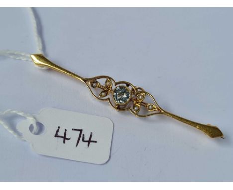 A aquamarine and pearl brooch 15ct gold 3.1 gms