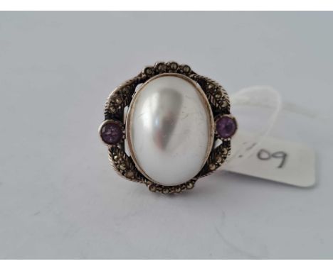 A silver Deco mabe pearl cluster ring, size Q