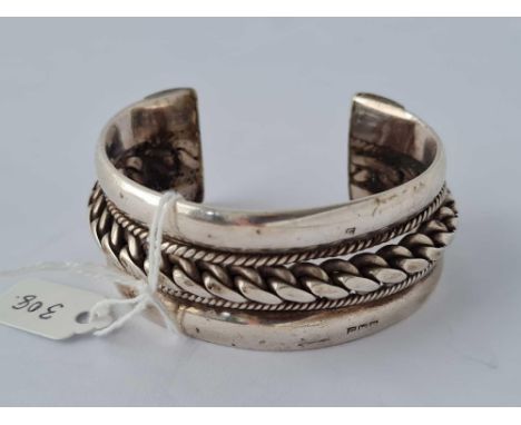 A heavy Egyptian silver bangle, 107 g.