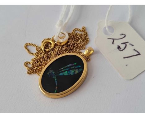 An opal and onyx dragonfly pendant, 9ct on 9ct chain, 18 inches, 2.2 g.