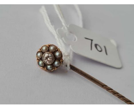 A gold stick pin with pearl and diamond top, 1.9 g.