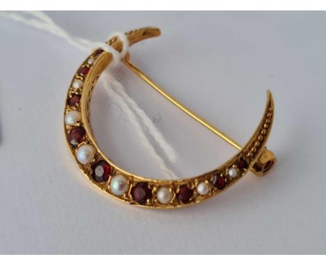 A garnet and pearl crescent brooch, 9ct, 2.2 g