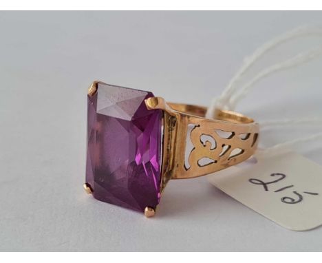A corundum solitaire ring 12ct gold size R   5.5 gms