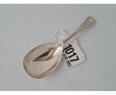 O E pattern caddy spoon with brightcut decoration. Birmingham 1915 By TH