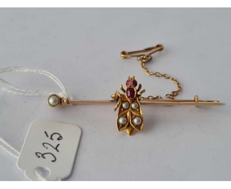 A gold pearl and ruby bug brooch, 14 ct