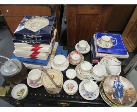 A mixed lot of ceramics to include various collectors plates, cups and saucers, biscuit barrels and other items 