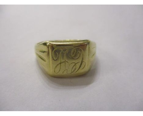 A yellow metal gents signet ring, 9.7g 
