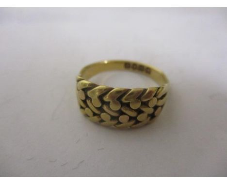 An 18ct gold woven design ring 