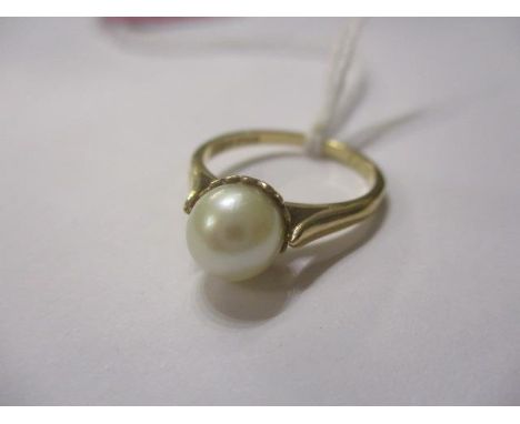 A 9ct gold pearl set ring 