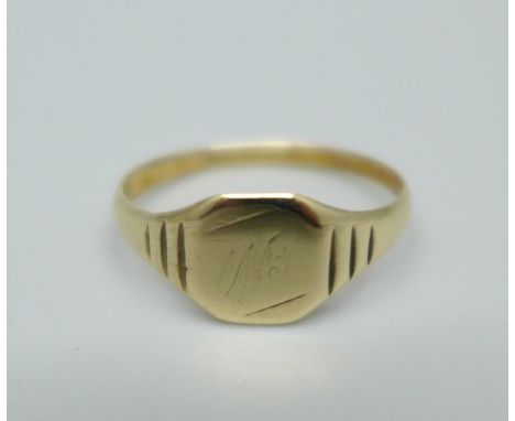 A 9ct gold signet ring, 1g, K 