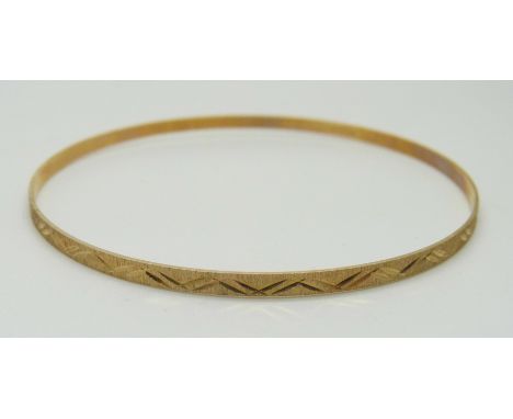 A 9ct gold bangle, 3.7g, 66mm diameter 