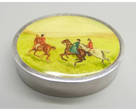 An oval silver pill box with hunting scene detail to the lid, 35g, 54mm wide 