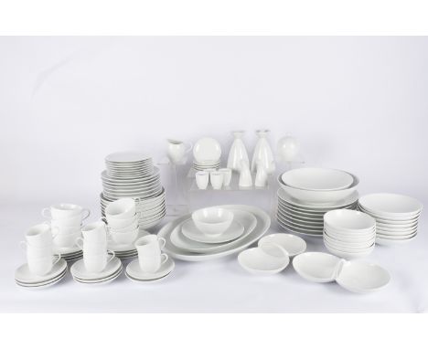 Serviceteile, 102-tlg., KPM Berlin, Urbino, Weißporzellan, Modellentwurf von Trude Petri (1906-1998): 8 Brotteller, 8 kleine 