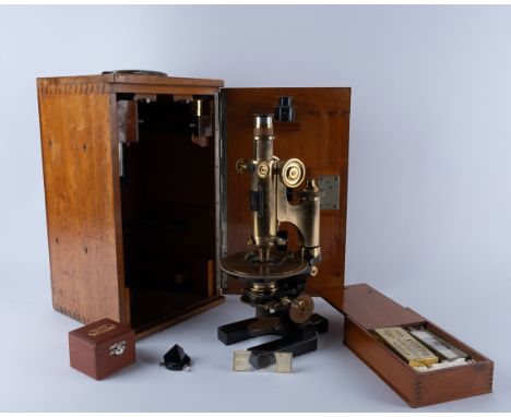 2 Mikroskope, Carl Zeiss, Jena, 1896 und 1898, Messing, teils schwarz lackiert, Nr. 27260 mit Stativ IIa und dreifachem Objek