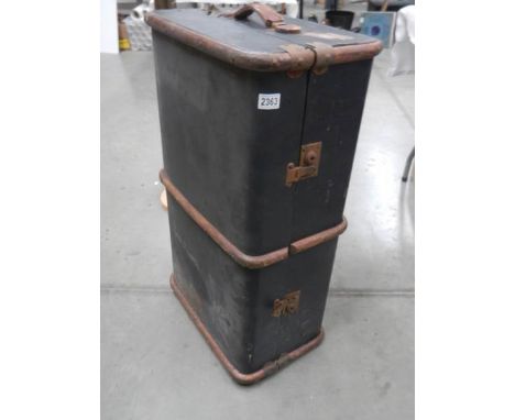 An old cabin trunk, lockable, 84 x 50 x 32 cm.