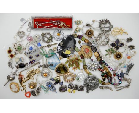 A collection of vintage costume jewellery to include items by Exquisite, Scottish themed etc Condition Report: Not available 