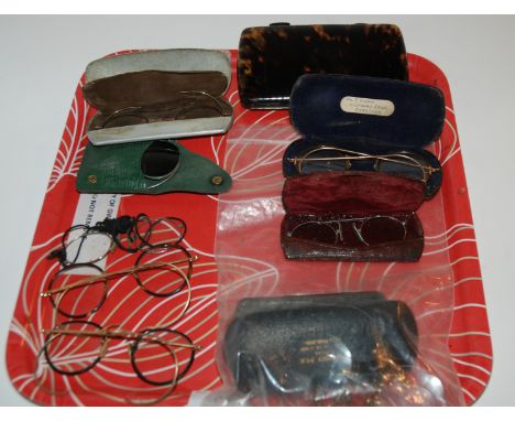 A tray lot of vintage spectacles Condition Report: Available upon request