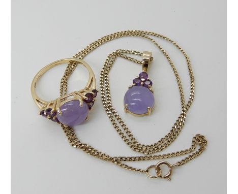 A 14k gold lilac hardstone and amethyst ring size R1/2 with matching pendant and 9ct chain, combined weight of ring and penda