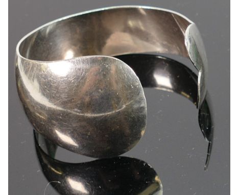 Ladies Silver bangle, 39g.