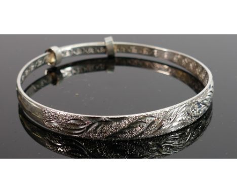 Ornate Silver bangle, 16g: