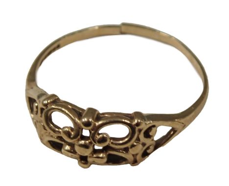 A 9ct gold dress ring, with paste central scroll design, cut, 1.6g. (AF)