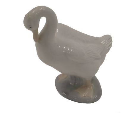 A Nao ceramic swan, 14cm high.