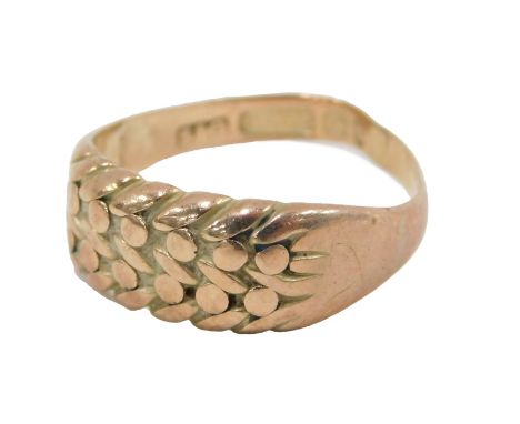 A 9ct gold knot twist ring, ring size N½, 3.5g all in.