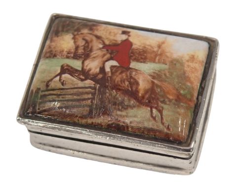 A Continental Vesta case, with hunting enamelled top, white metal stamped 925, 3.5cm wide, 0.78oz.