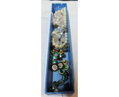 Various enamel buttons, simulated pearl necklace etc