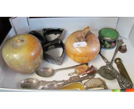 A silver handled toasting fork, other metalware et cetera