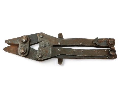 British WWII Army issue wire cutters, with locking handle mechanism, pivot stamped 256 and dated 1944. P&amp;P Group 1 (£14+V