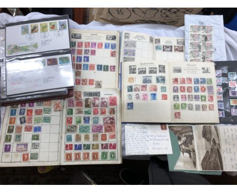 QUANTITY OF ASSORTED FIRST DAY COVERS AND STAMPS