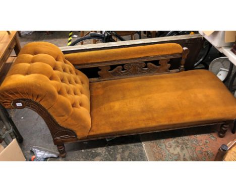 LATE VICTORIAN CARVED OAK SHOW FRAME BUTTON BACK UPHOLSTERED CHAISE LONGUE