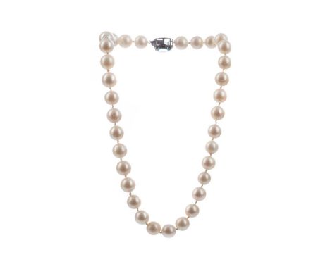 PEARL AND TOPAZ NECKLACE,the spherical pearls 13.6mm in diameter, with blue topaz and diamond set clasp, 51cm long