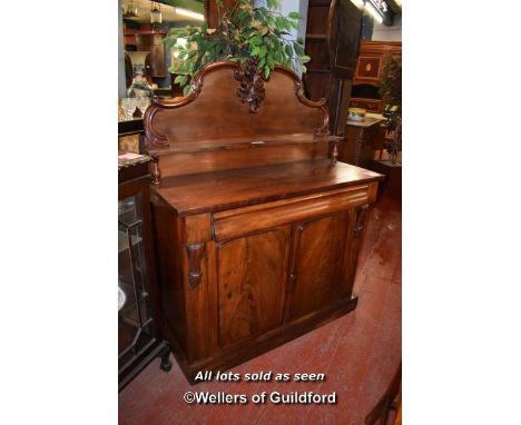 VICTORIAN MAHOGANY CHIFFONIER, THE GALLERY BACK CARVED WITH FRUITING VINE, CUSHION DRAWER OVER A PAIR OF CUPBOARD DOORS, 113C