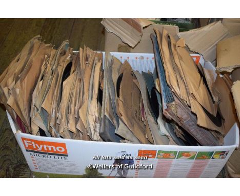 LARGE QUANTITY OF MIXED VINTAGE VINYL RECORDS MAINLY 'HIS MASTERS VOICE'